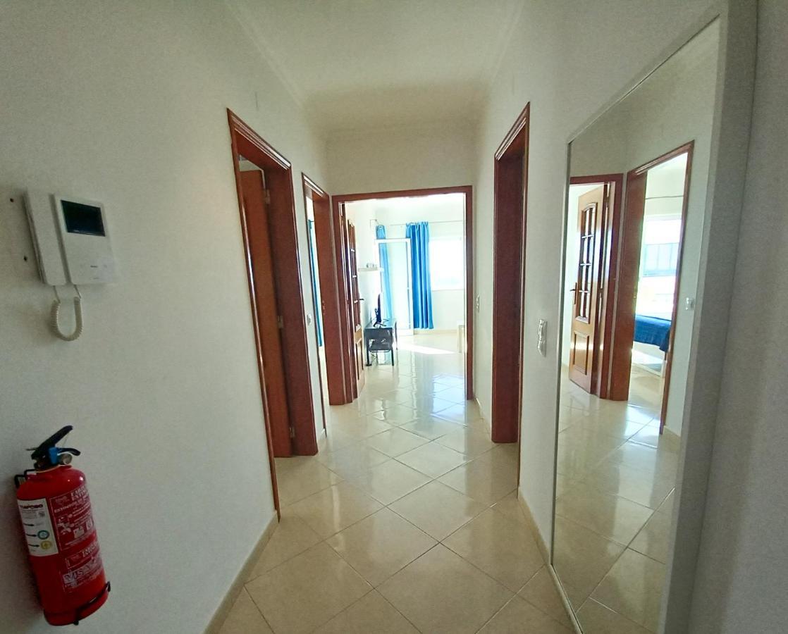 Colina Ferias- Garagem & Wifi Apartment Quarteira Exterior photo