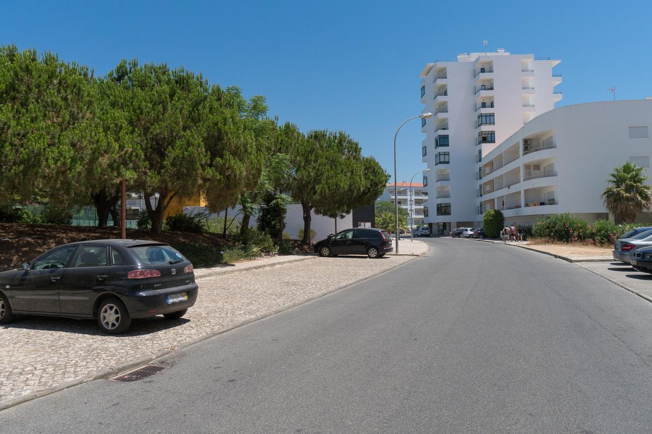 Colina Ferias- Garagem & Wifi Apartment Quarteira Exterior photo